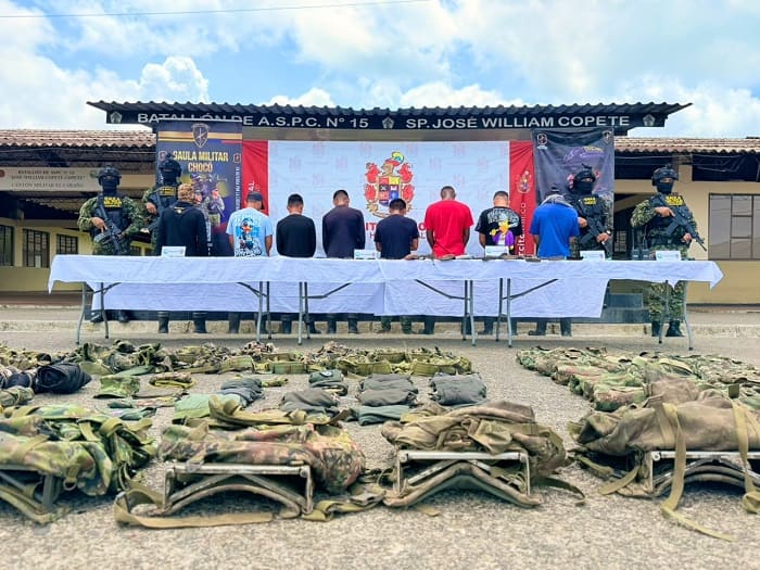 Ejército Nacional logra sometimiento voluntario de ocho miembros de la Subestructura Baudó, del Clan del Golfo, en Chocó