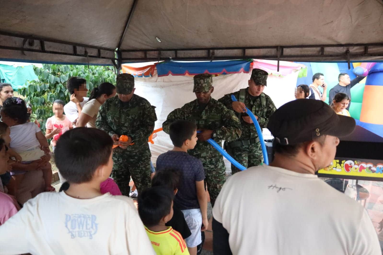 El municipio de Sardinata es la 'Puerta de Oro' al Catatumbo, un hermoso lugar de personas trabajadoras y amables, quienes ahora ven al Ejército Nacional y sus asociados de la Acción Unificada como héroes que gestionan titánicamente soluciones a problemáticas que los aquejan.