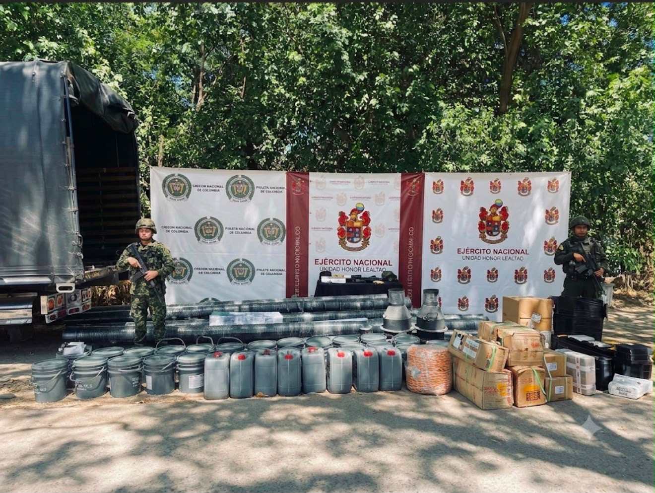 Ejército Nacional y Dirección de Carabineros de la Policía incautan autopartes y elementos para maquinaria amarilla en Ataco, Tolima