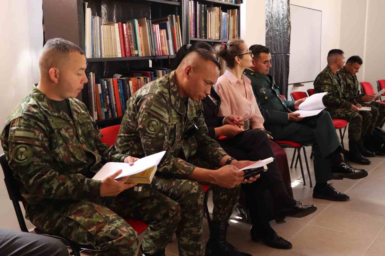La Escuela de Armas Combinadas inaugura el primer club de lectura para su personal académico y administrativo