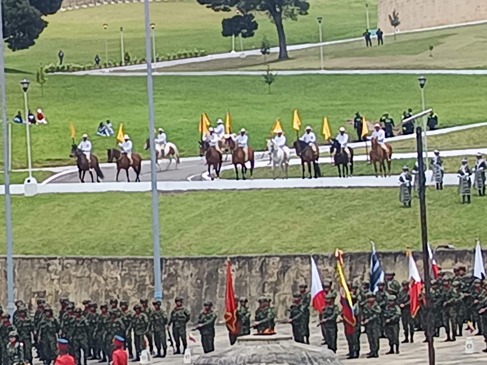 Soldados de la Primera Brigada rindieron homenaje a los héroes de la batalla de Boyacá, en el histórico Puente de Boyacá