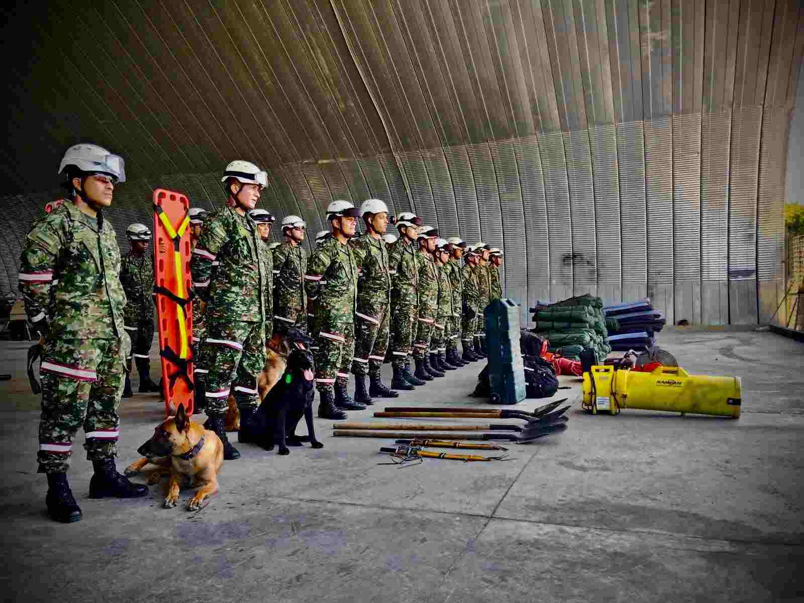 Cinco pelotones de soldados rescatistas del Ejército se preparan para apoyar las zonas afectadas por el sismo