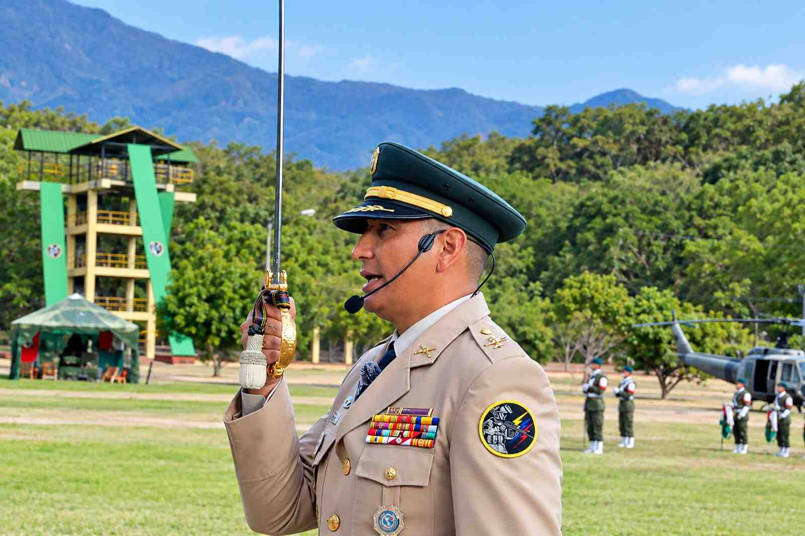 El coronel Henrry Oswaldo Flórez Parra asume el liderazgo de la Escuela de Soldados Profesionales