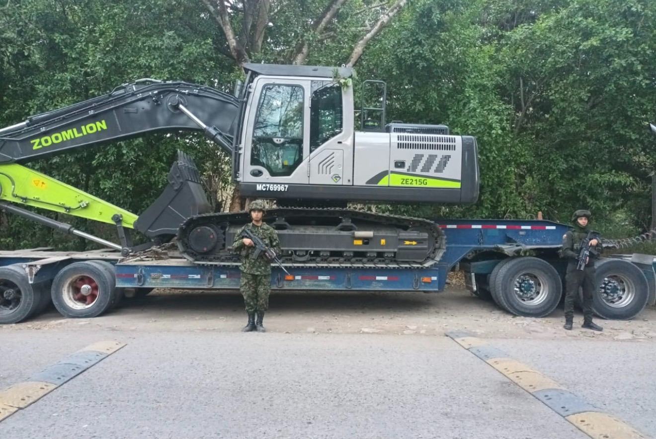Sexta Brigada del Ejército Nacional incauta maquinaria amarilla en Ataco, Tolima
