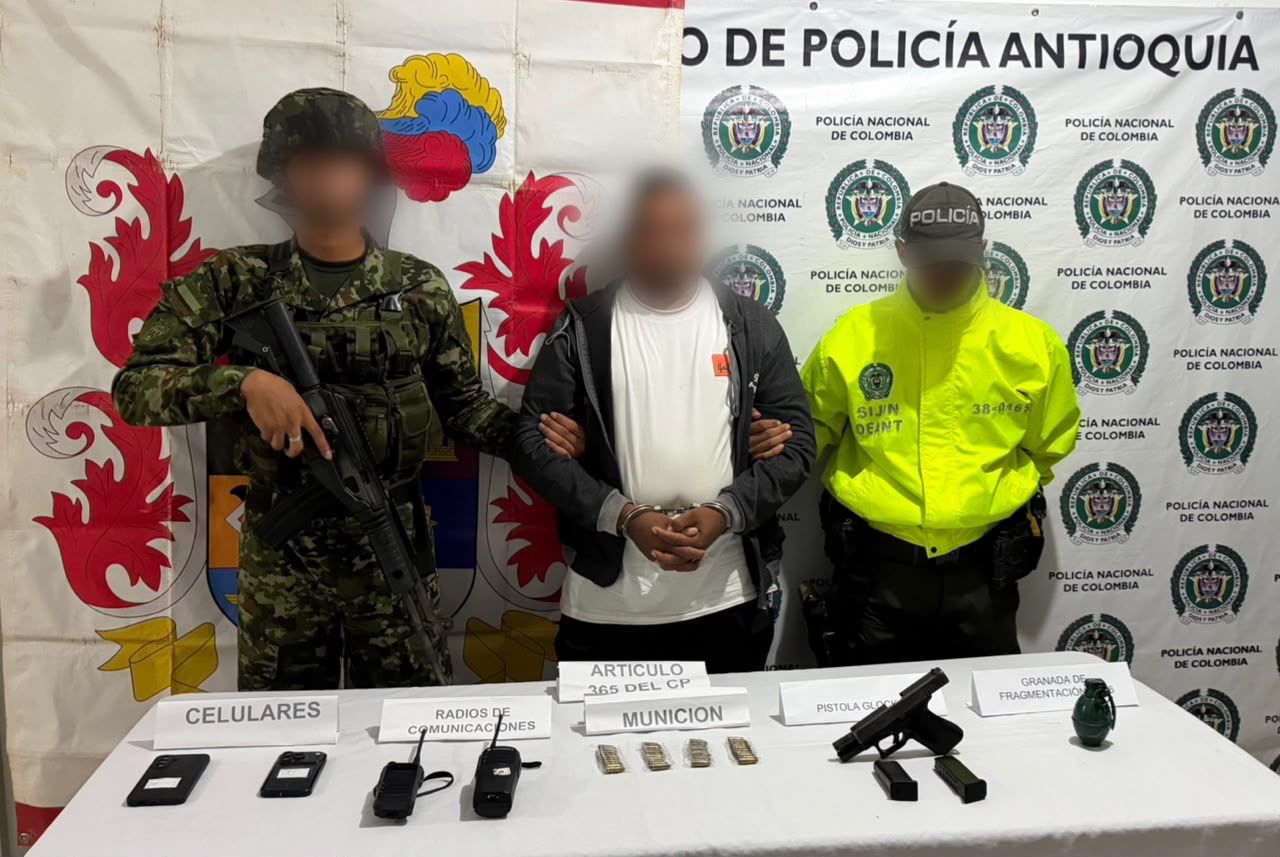 Ejército y Policía Nacional capturaron en Zaragoza, Antioquia, a alias el Perro, presunto cabecilla financiero del Clan del Golfo