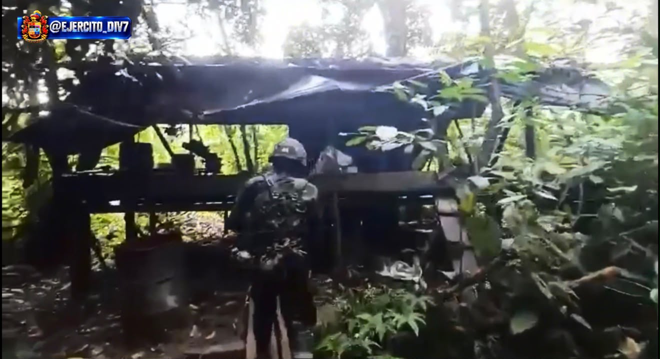 Ejército ubica y neutraliza laboratorio de pasta base de coca del Clan del Golfo en Chocó